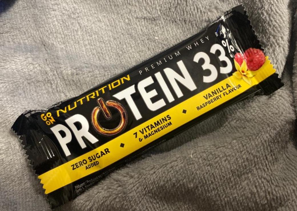 Fotografie - Premium Whey Bar Protein 33% Vanilla Raspberry flavour Go On Nutrition
