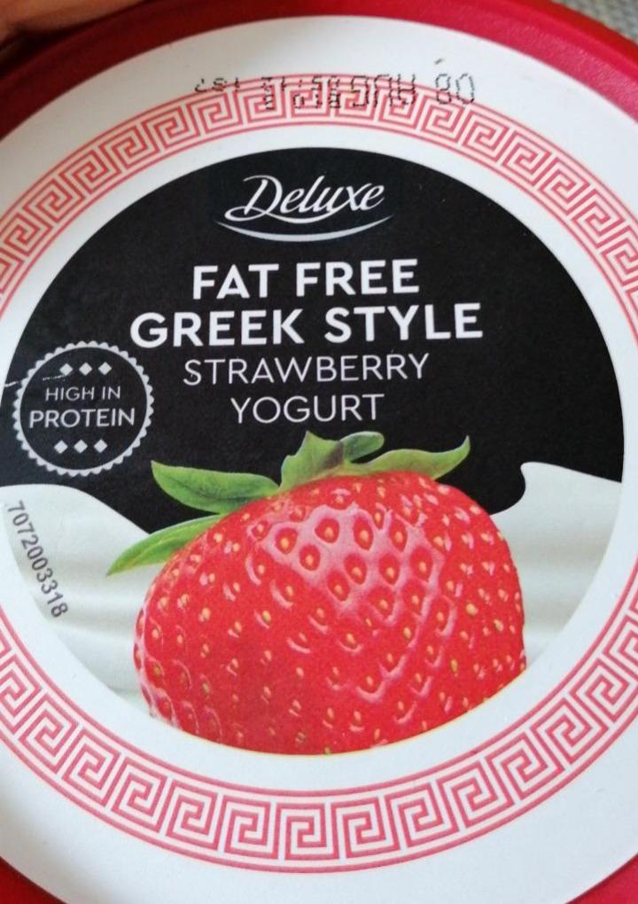 Fotografie - Fat free greek style strawberry yogurt