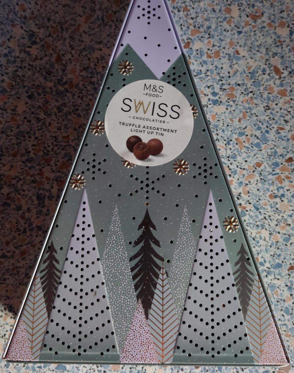 Fotografie - Swiss Chocolatier Truffle Assortment Light Up Tin M&S Food