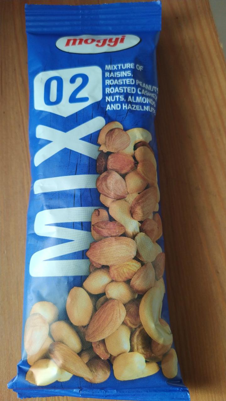 Fotografie - Mix 02 Mixture of Raisins, Roasted Peanuts, Roasted Cashews, Almonds and Hazelnuts Mogyi