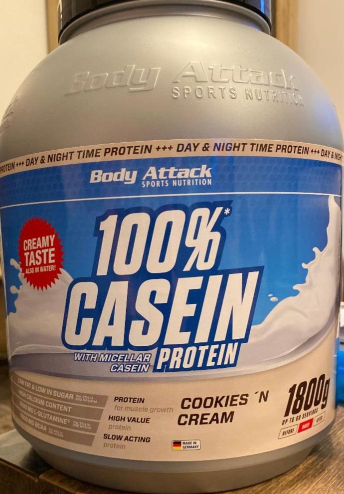 Fotografie - 100% Casein Protein with micelar casein Cookies & Cream Body Attack