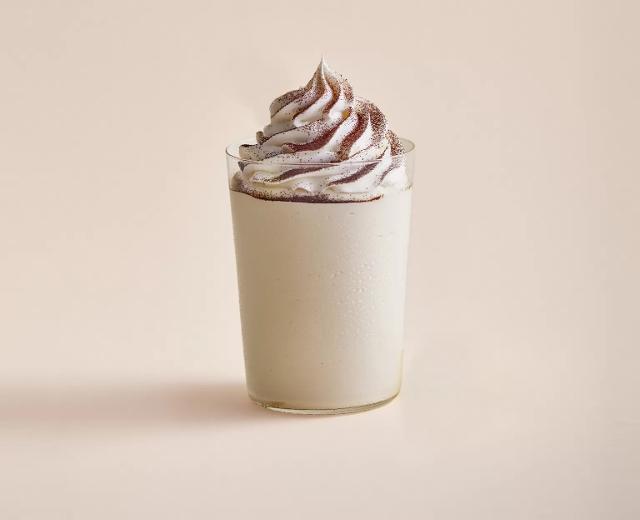 Fotografie - Shake Deluxe se šlehačkou vanilkový McDonald's