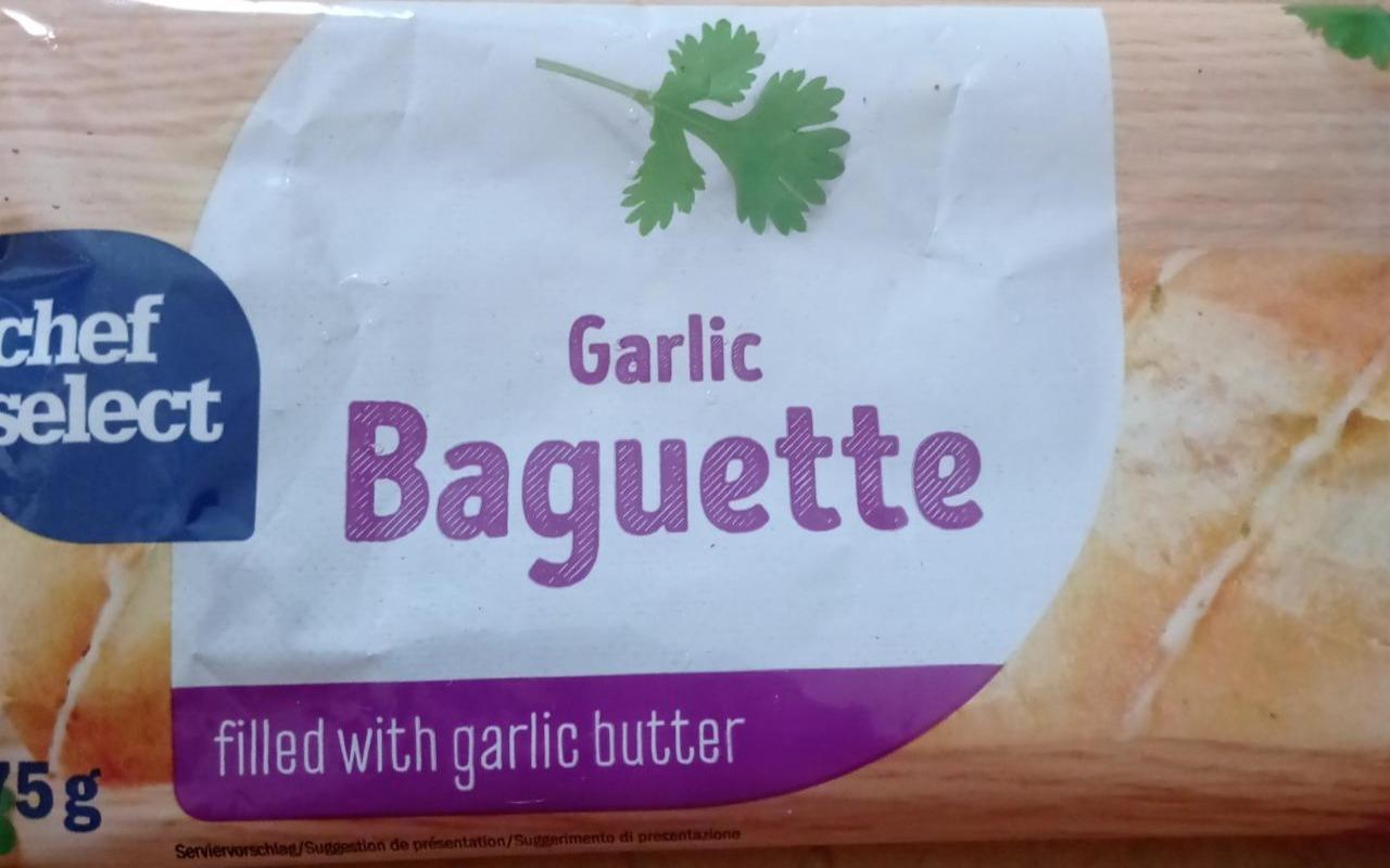 Fotografie - bageta s česnekovým máslem předpečená Baguette with garlic butter