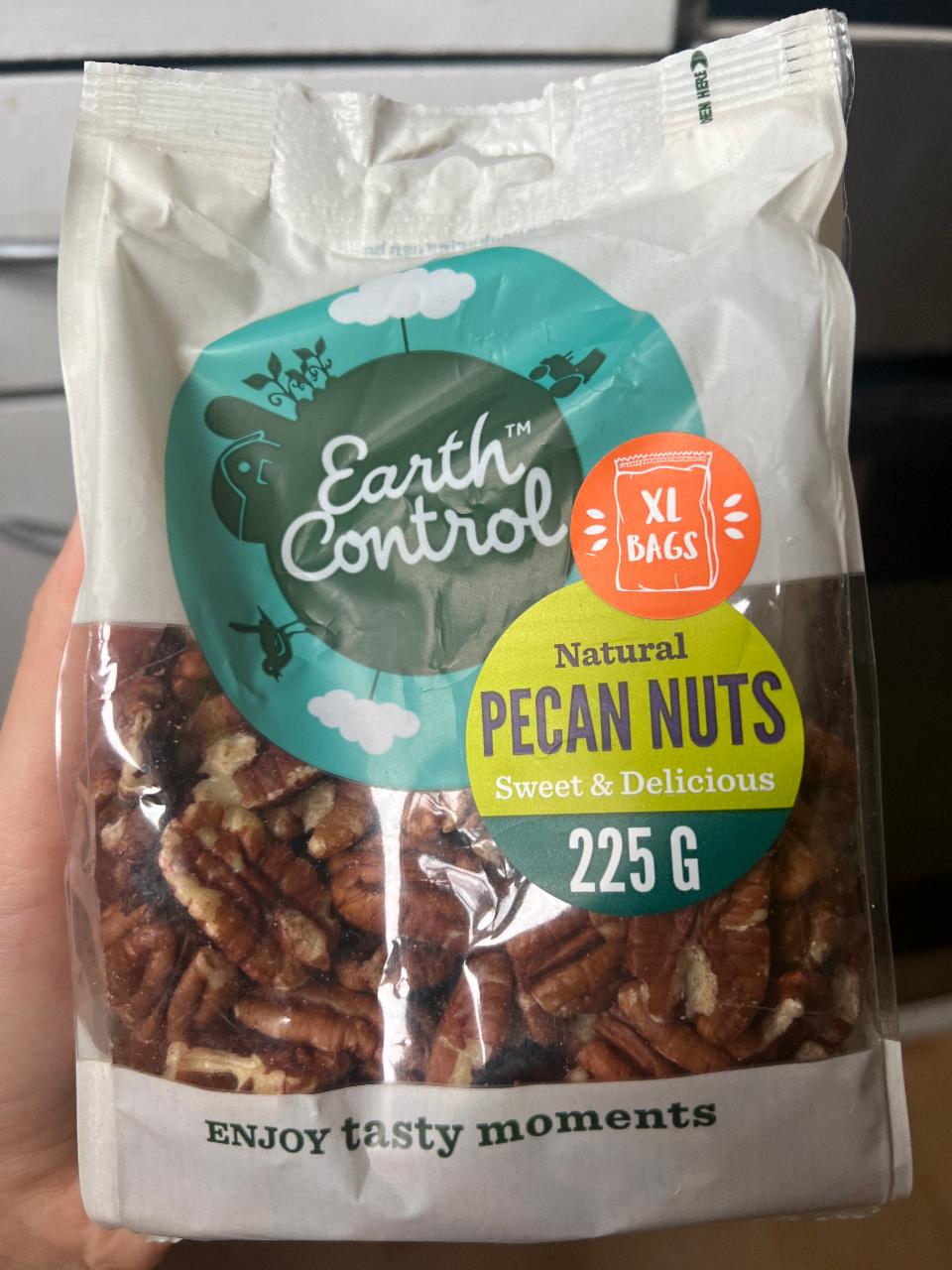 Fotografie - Natural Pecan Nuts Earth Control