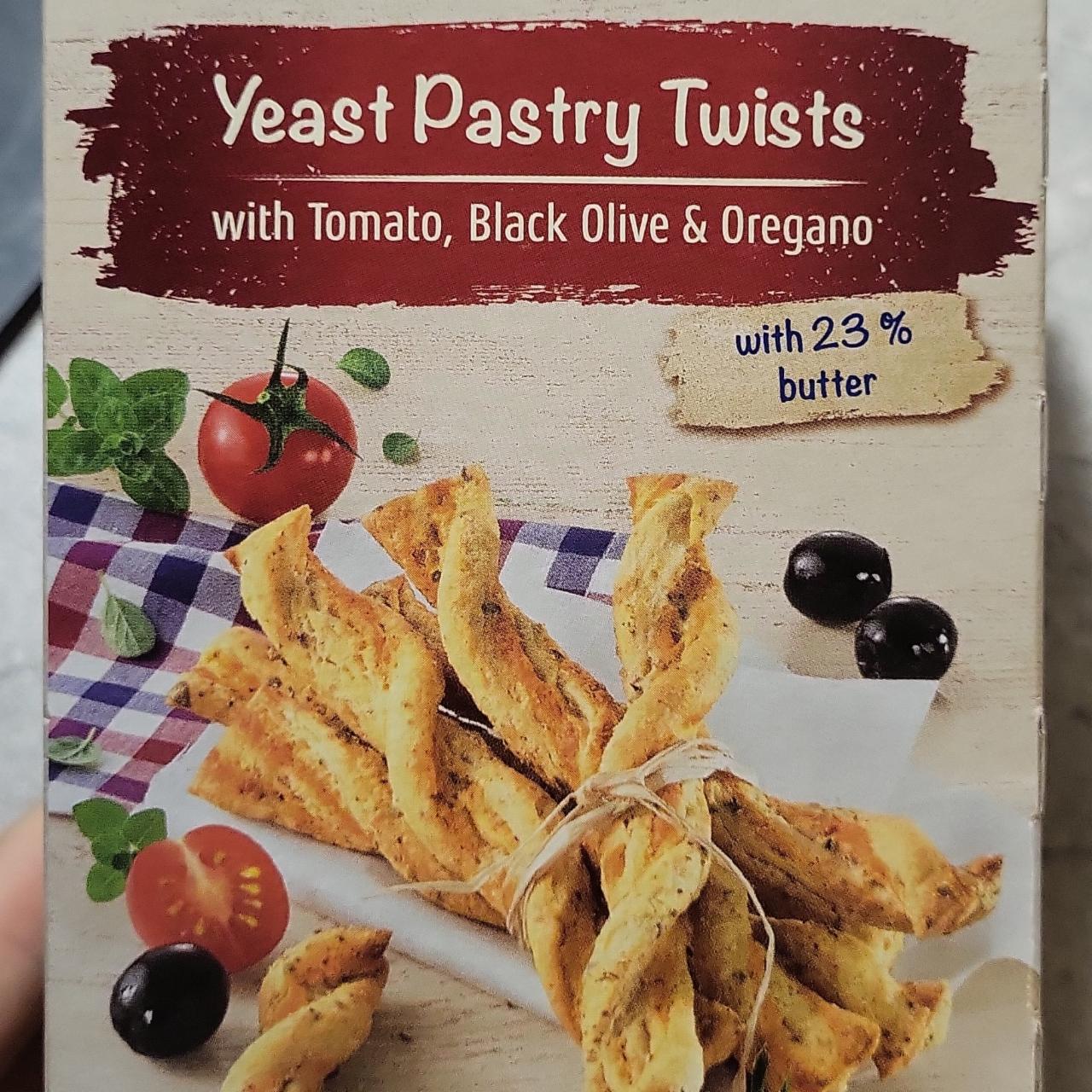Fotografie - Yeast Pastry Twist with Tomato, Black Olive & Oregano Duc De Coeur