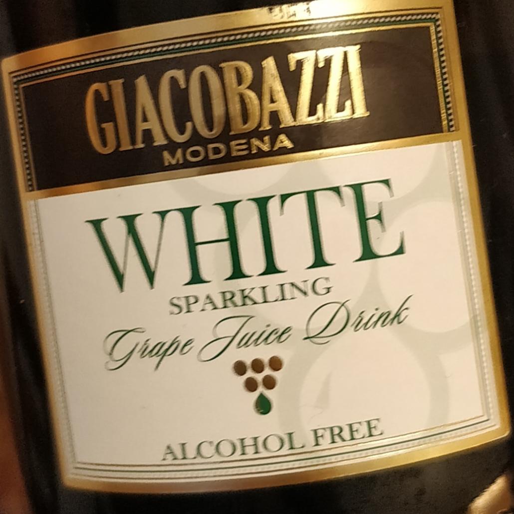 Fotografie - White Sparkling Grape Juice Drink Alcohol Free Giacobazzi