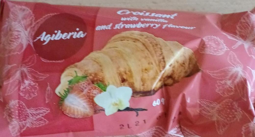 Fotografie - Croissant with vanilla and strawberry flavour Agiberia