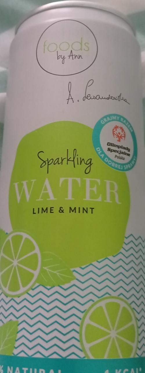 Fotografie - Sparkling Water Lime & Mint Foods by Ann