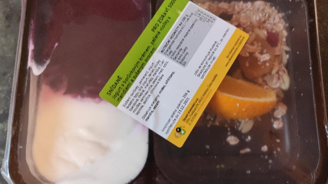 Fotografie - Jogurt s borůvkovým krémem, pečené vločky s mandlemi a sušeným ovocem Zdravé stravování