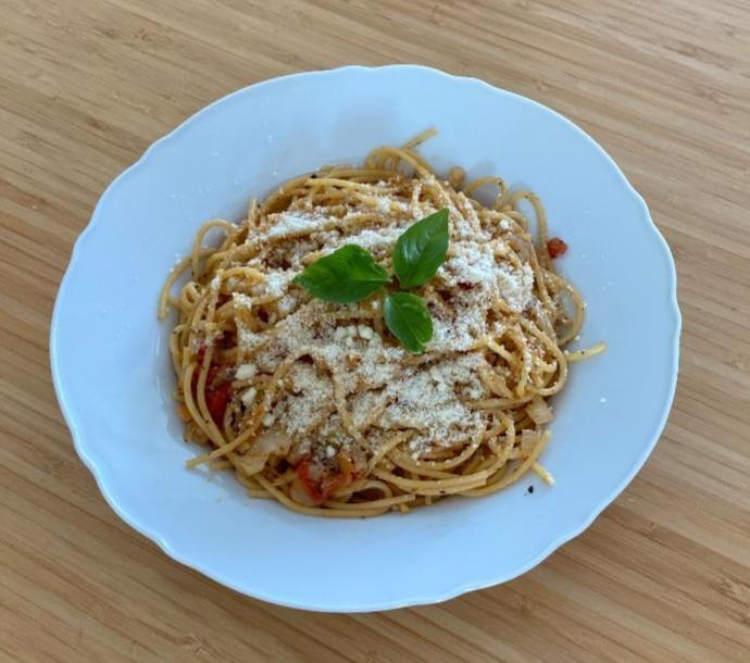 Fotografie - Špagety s krevetami, rajčaty a česnekem 