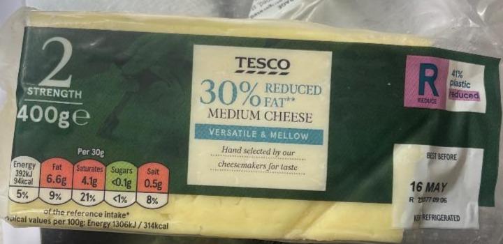Fotografie - 30% Reduced Fat Medium Cheese Tesco