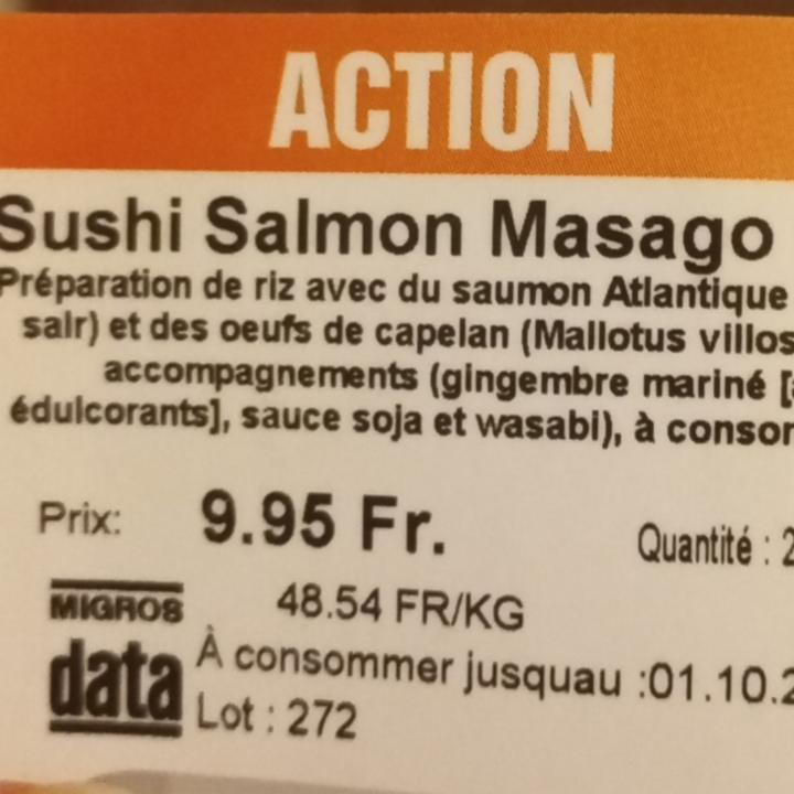 Fotografie - Sushi salmon masago rolls