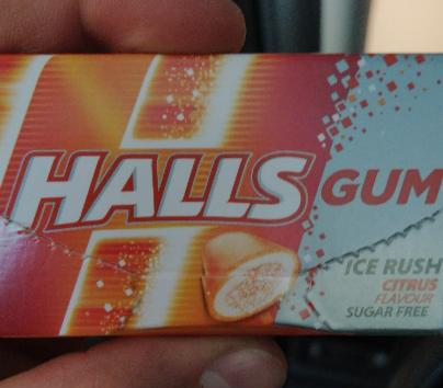 Fotografie - Halls Gum Ice Rush Citrus Flavour Sugar Free Gum