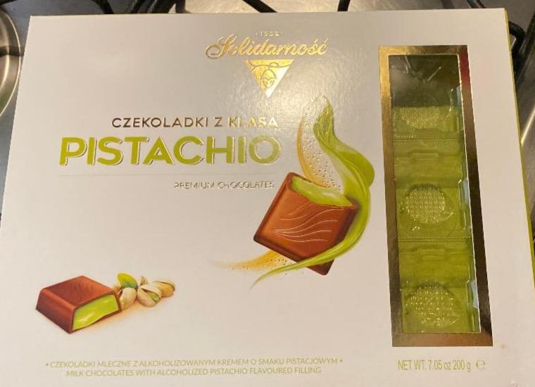 Fotografie - Milk chocolates with alcohol used pistachio flavoured filling Solidarność