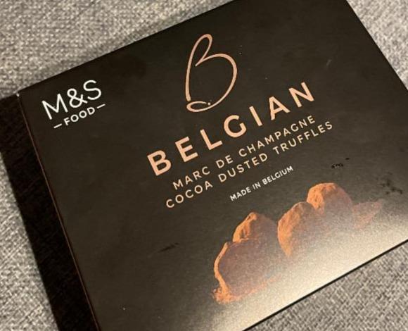 Fotografie - Belgian marc de champagne cocoa dusted truffles Marks & Spencer