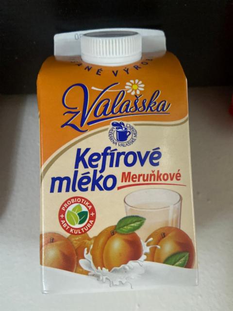 Fotografie - Nízkotučné kefírové mléko meruňkové Mlékárna Valašské Meziříčí