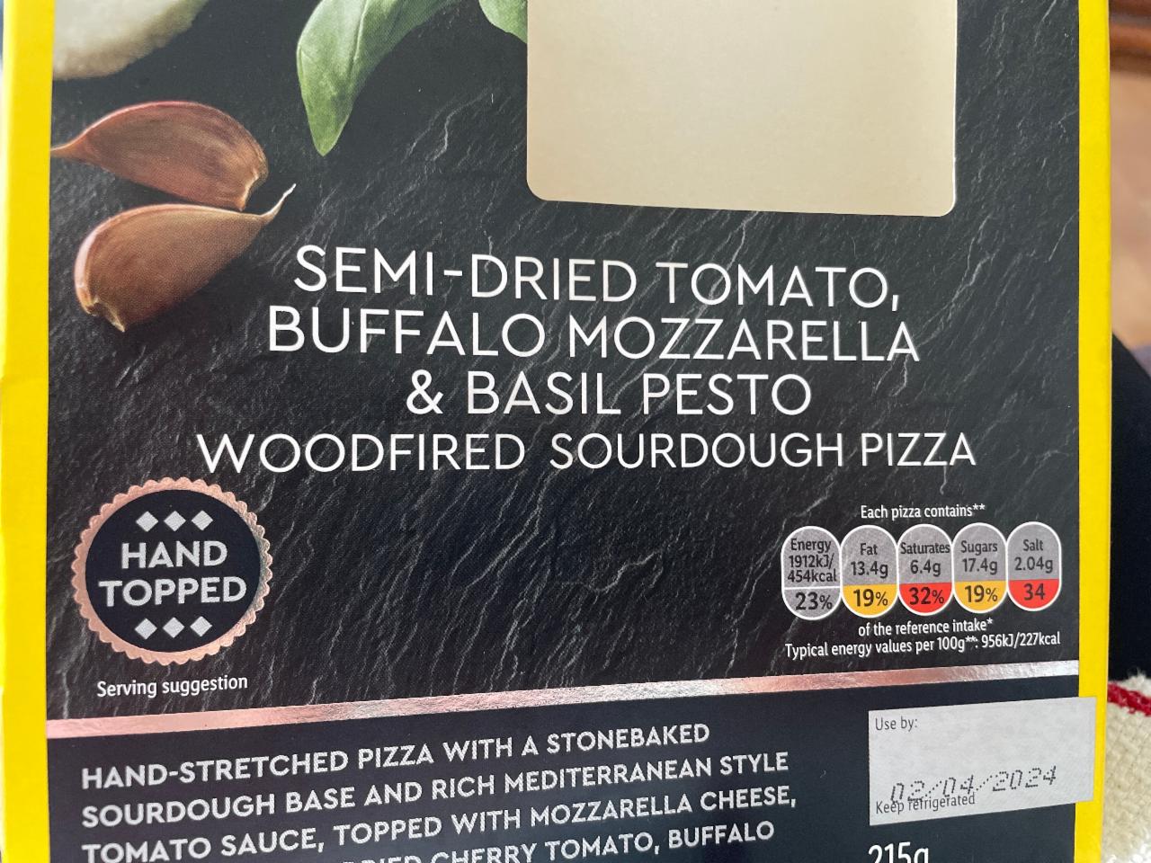 Fotografie - Deluxe Semi-dried tomato, buffalo mozzarella & basil pesto woodfired sourdough pizza