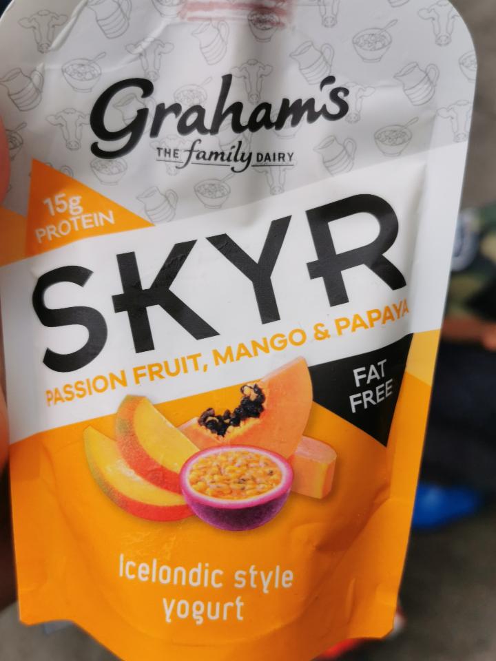 Fotografie - Skyr Passion Fruit, Mango & Papaya Icelandic Style Yogurt Graham's The Family Dairy