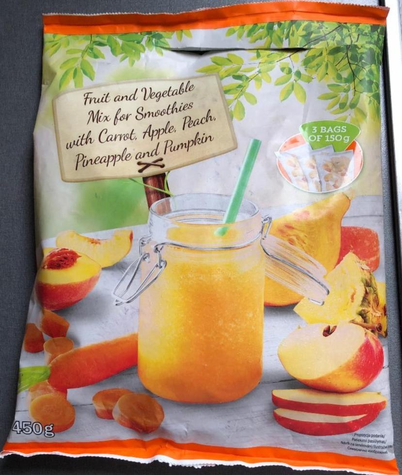 Fotografie - Fruit and Vegetable Mix for Smoothies with Carrot, Apple, Peach, Pineapple and Pumpkin