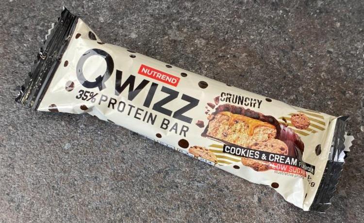 Fotografie - Qwizz 35% Protein Bar Cookies & Cream Nutrend
