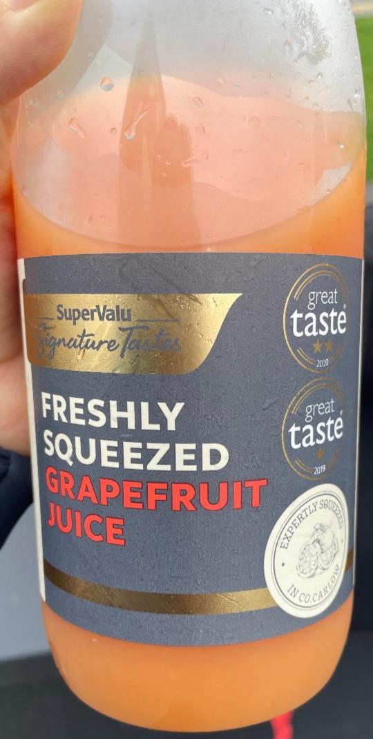 Fotografie - Freshly squeezed grapefruit juice SuperValu