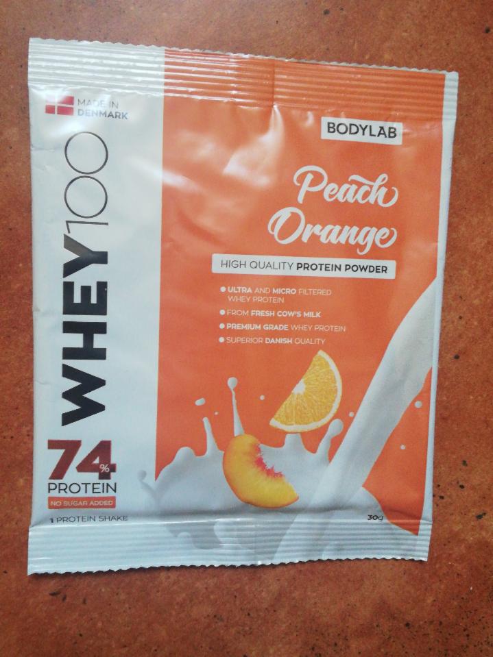 Fotografie - Whey 100 protein peach orange Bodylab