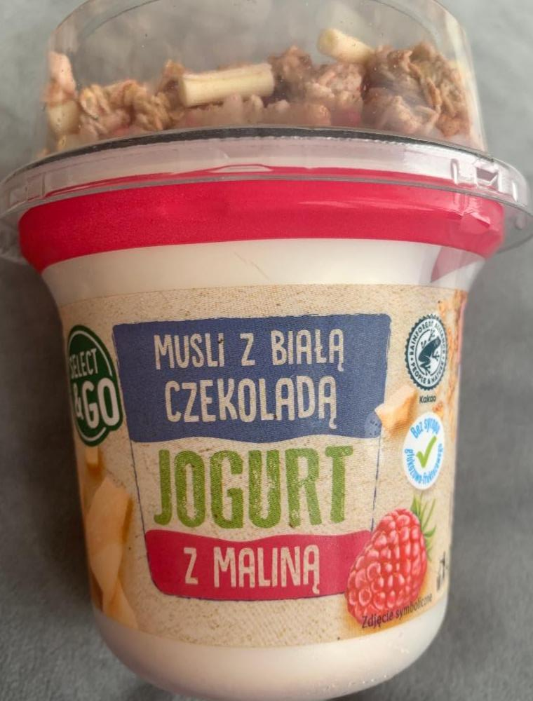 Fotografie - Jogurt s praženým müsli a kúskami čokolády Malina Select&Go