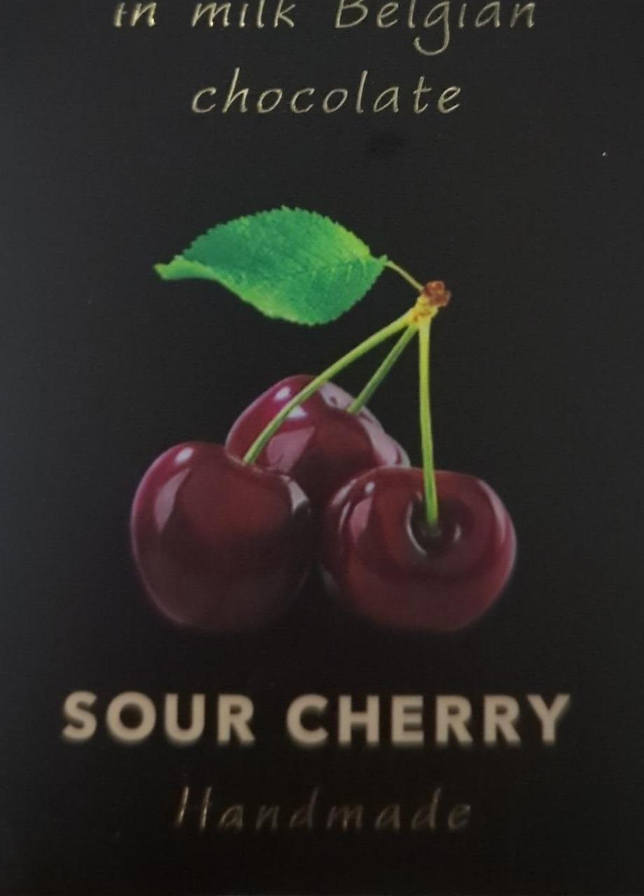 Fotografie - Cripsy fruit in milk Belgian chocolate Sour Cherry Brix