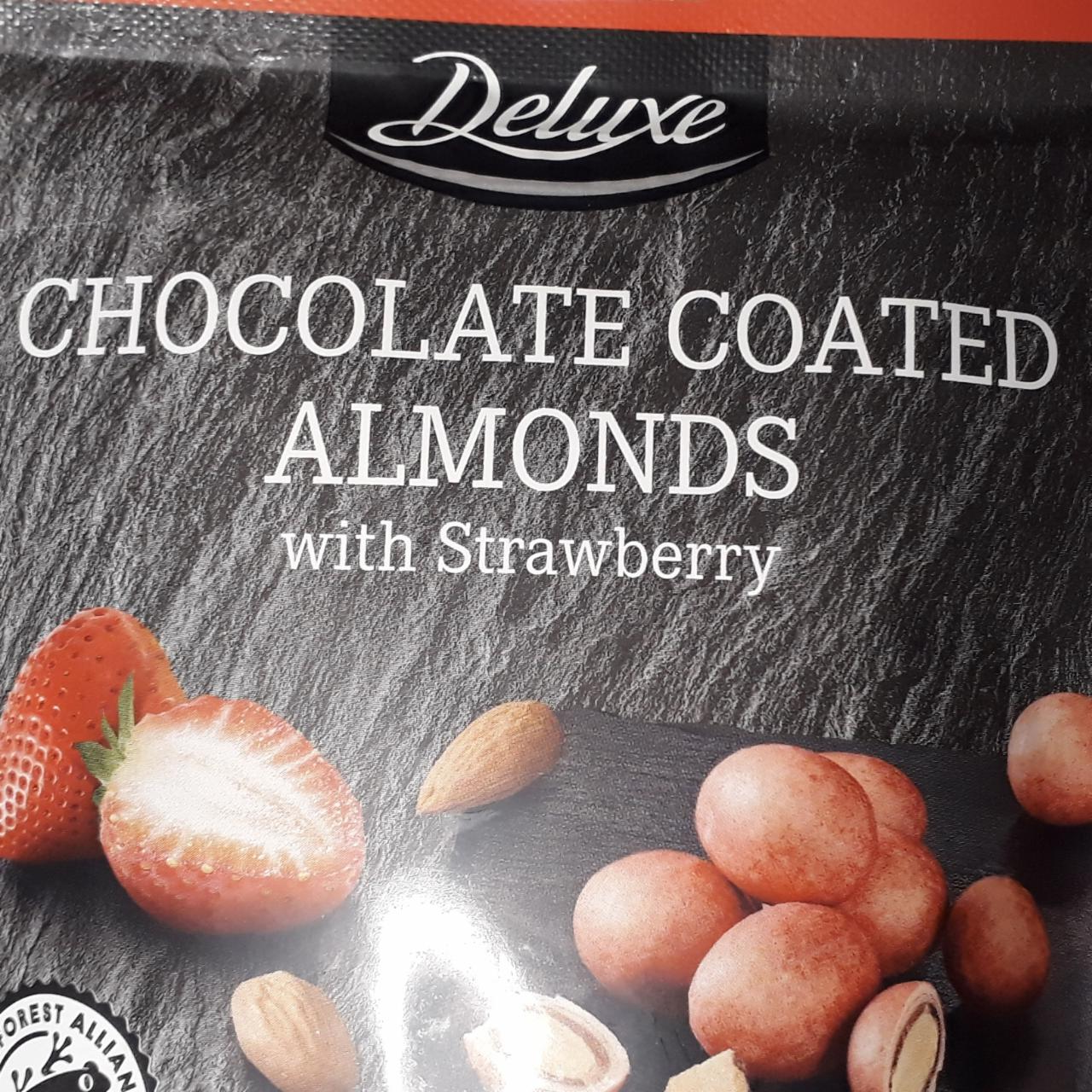 Fotografie - Chocolate coated almonds with strawberry Deluxe