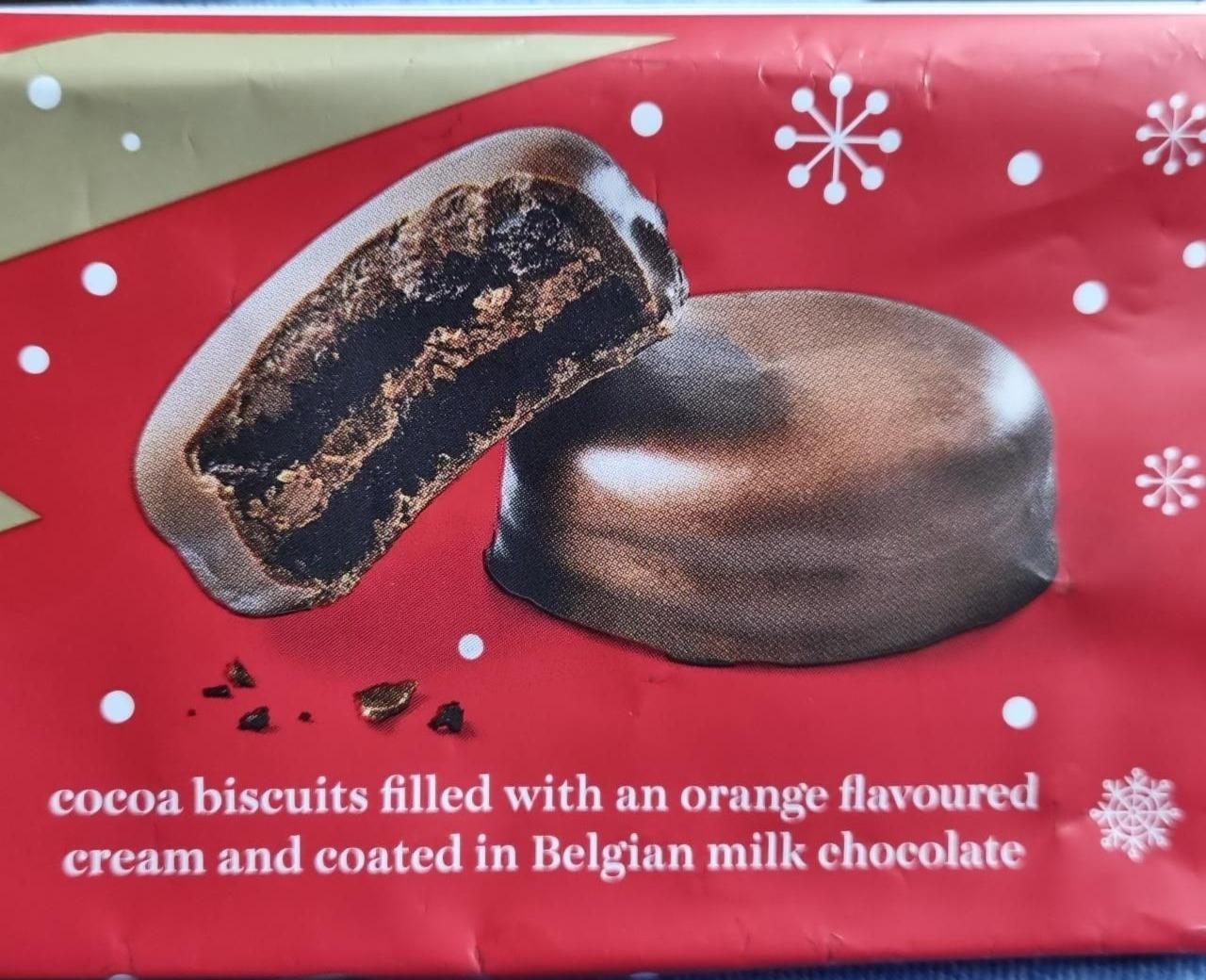 Fotografie - Cocoa biscuits filled with an orange flavoured cream and coated in Belgian milk chocolate Marks & Spencer