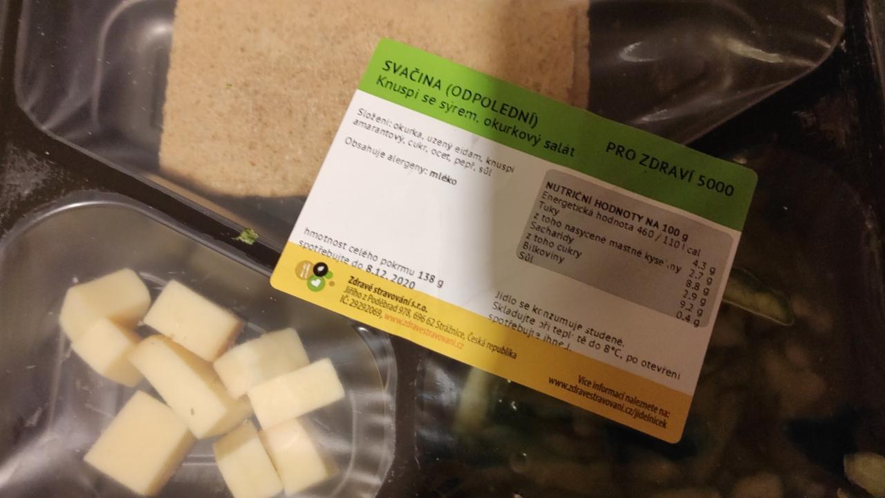 Fotografie - Knuspi se sýrem, okurkový salát Zdravé stravování
