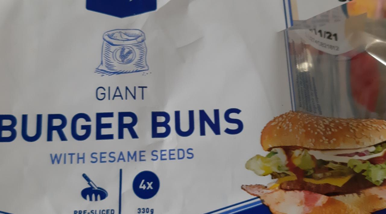 Fotografie - Giant Burger Buns with sesame seeds Metro Chef