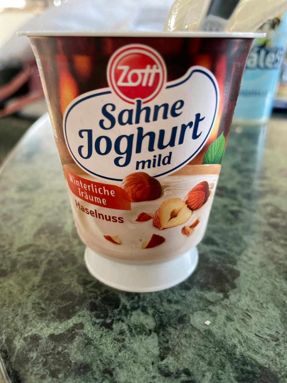 Fotografie - Sahne Joghurt mild Haselnuss Zott