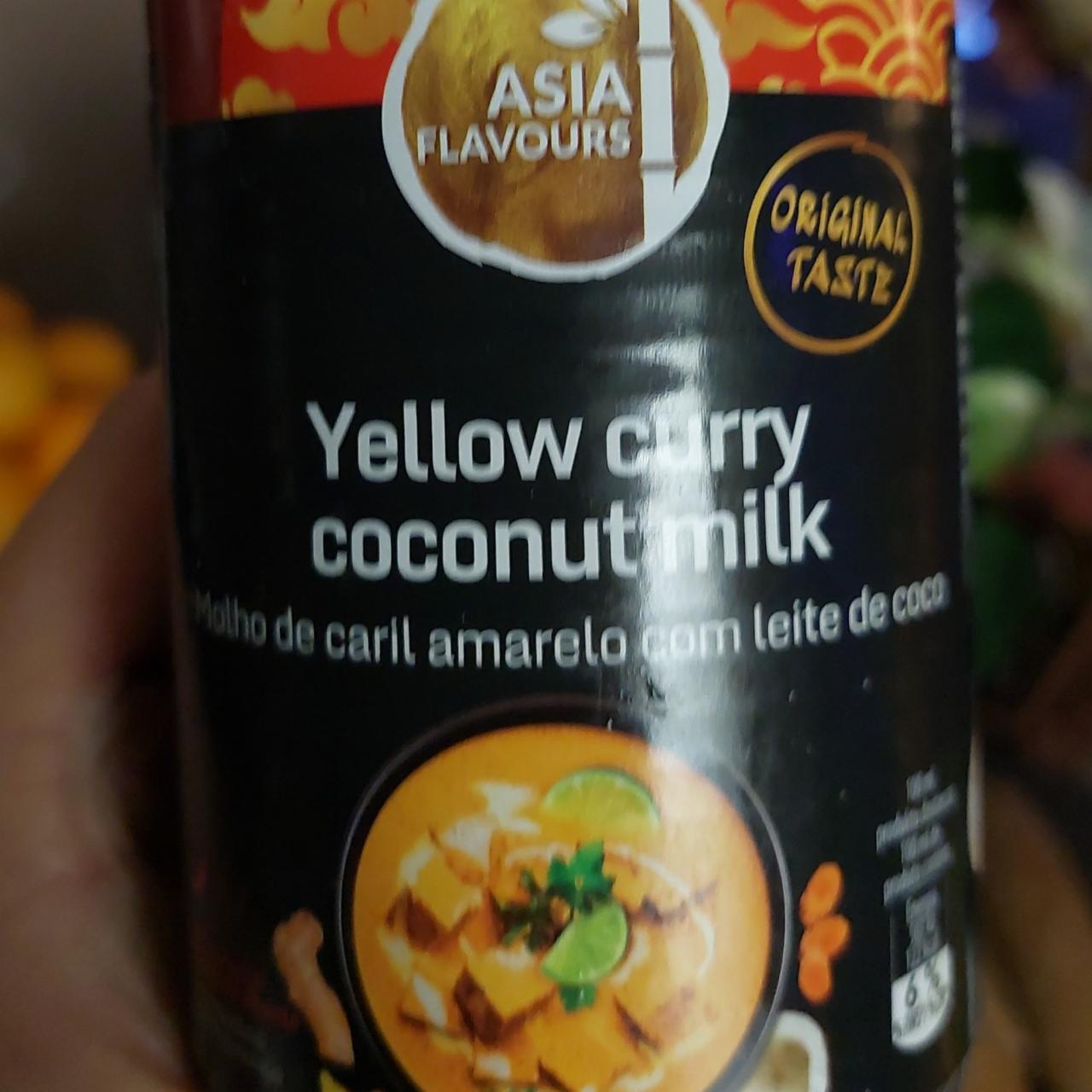 Fotografie - Yellow curry coconut milk Asia Flavours