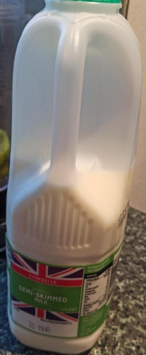 Fotografie - British Semi-Skimmed Milk 1,7% fat Cowbelle