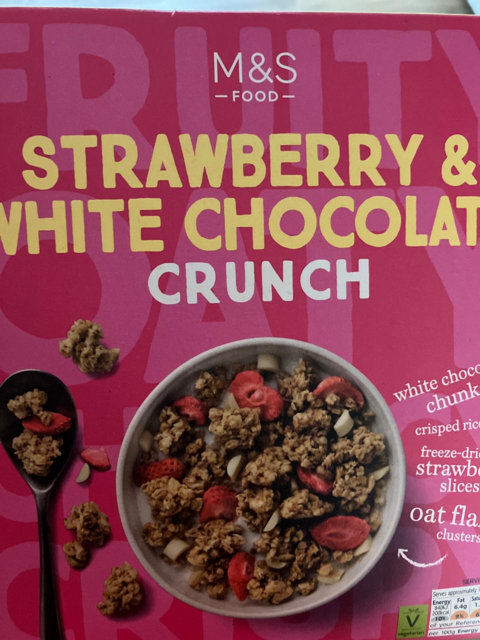 Fotografie - Strawberry & White Chocolate Crunch M&S Food