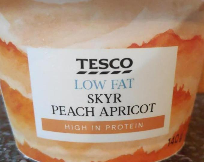 Fotografie - Low fat skyr peach apricot Tesco
