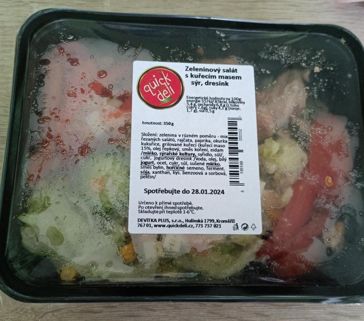 Fotografie - Zeleninový salát s kuřecím masem, sýr, dresink Quick deli