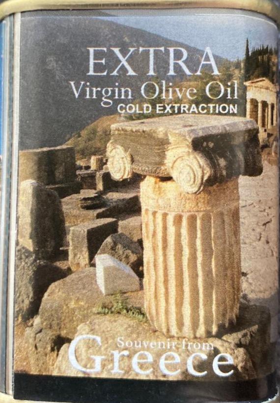 Fotografie - Extra virgin olive oil gold extraction