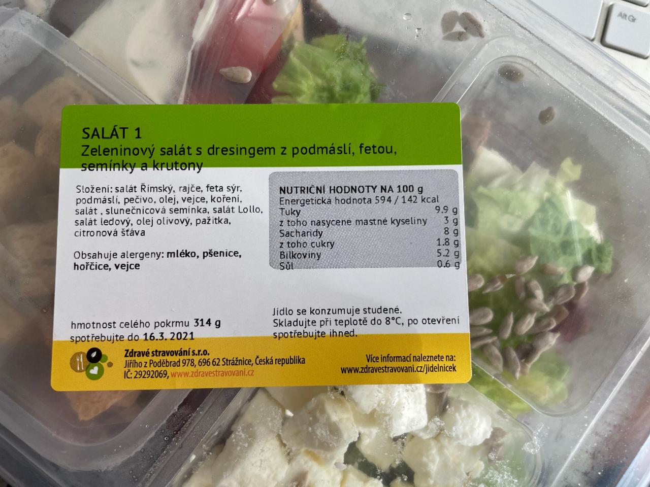 Fotografie - zeleninový salát s dresingem z podmáslí, fetou, semínka a krutony Zdravé stravování