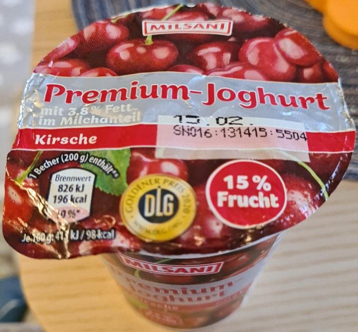 Fotografie - Premium Joghurt mit 3.8% Fett im Milchanteil 15% Frucht Kirsche Milsani