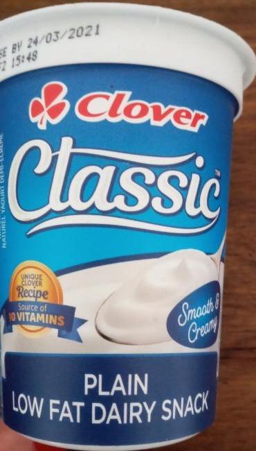 Fotografie - Classic Plain Low Fat Yoghurt Smooth & Creamy Clover