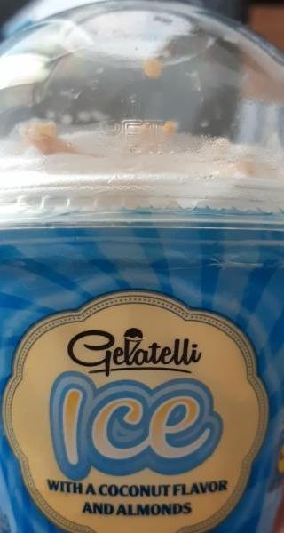Fotografie - Gelatelli Ice with a coconut flavor and almonds