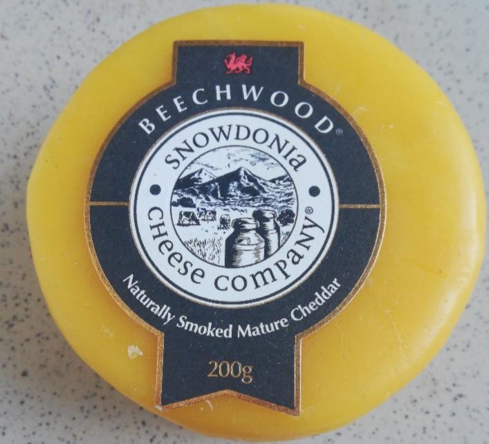 Fotografie - Snowdonia Sýr Cheddar uzený na dřevě Beechwood