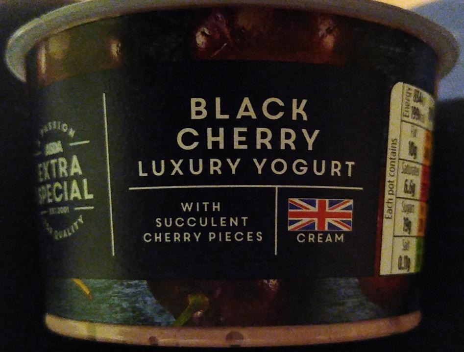 Fotografie - Black Cherry Luxury Yogurt Asda