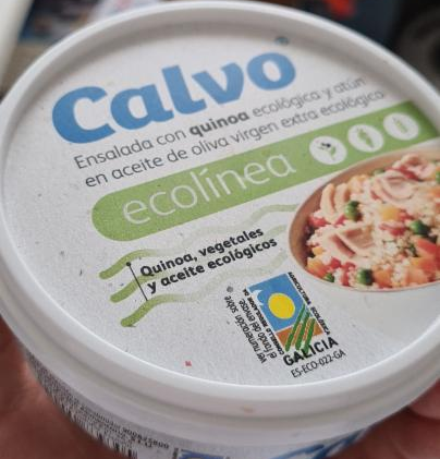 Fotografie - Salát s bio quinoou a tuňákem v bio extra panenském olivovém oleji Calvo