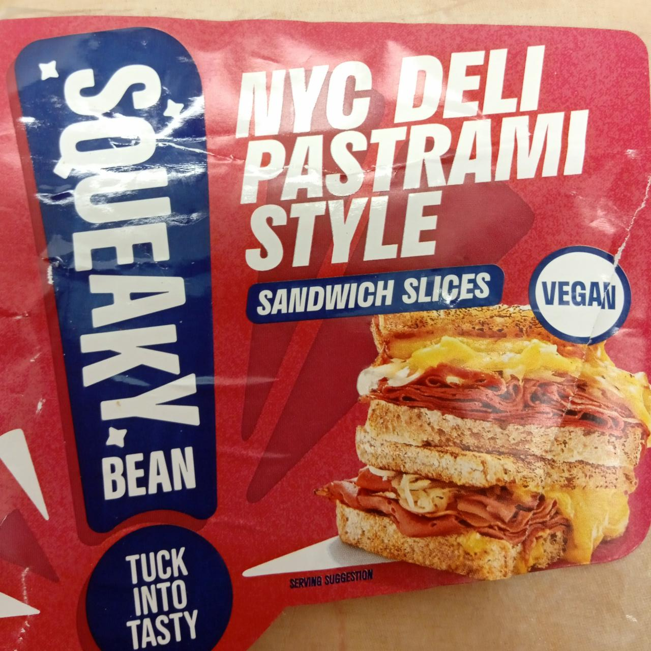 Fotografie - NYC Deli Pastrami Style Sandwich Slices Squeaky Bean