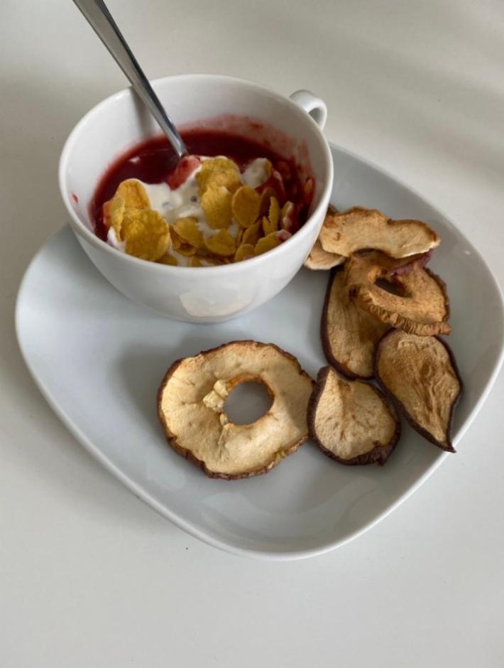Fotografie - jahody s ricottovým krémem a lupínky se sušeným ovocem Zdravé stravování
