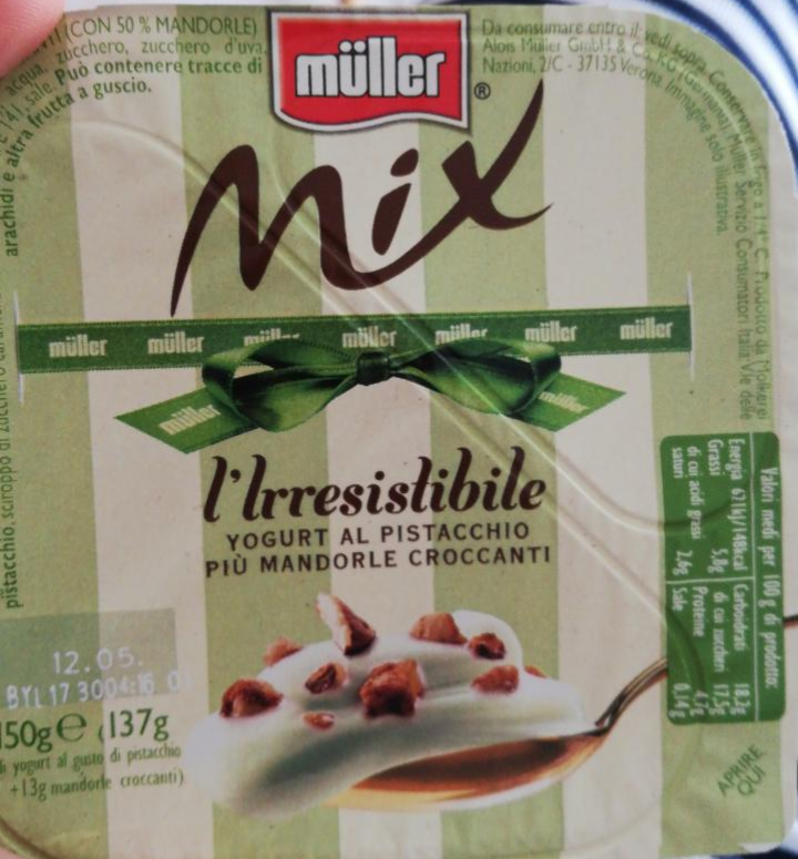 Fotografie - Mix l'Irresistibile yogurt al pistacchio più mandorle croccanti Müller