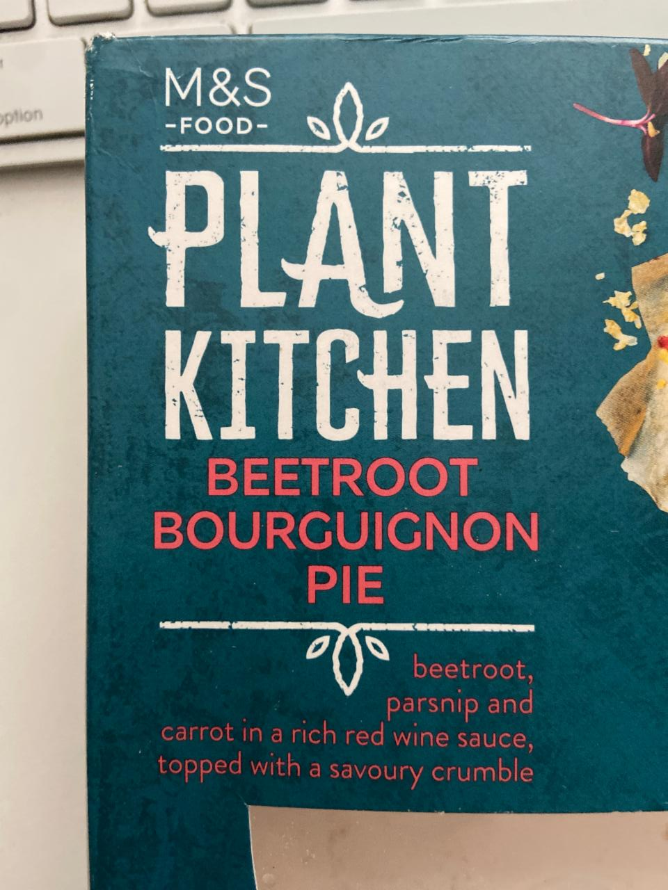 Fotografie - Plant Kitchen Beetroot Bourguignon Pie M&S Food
